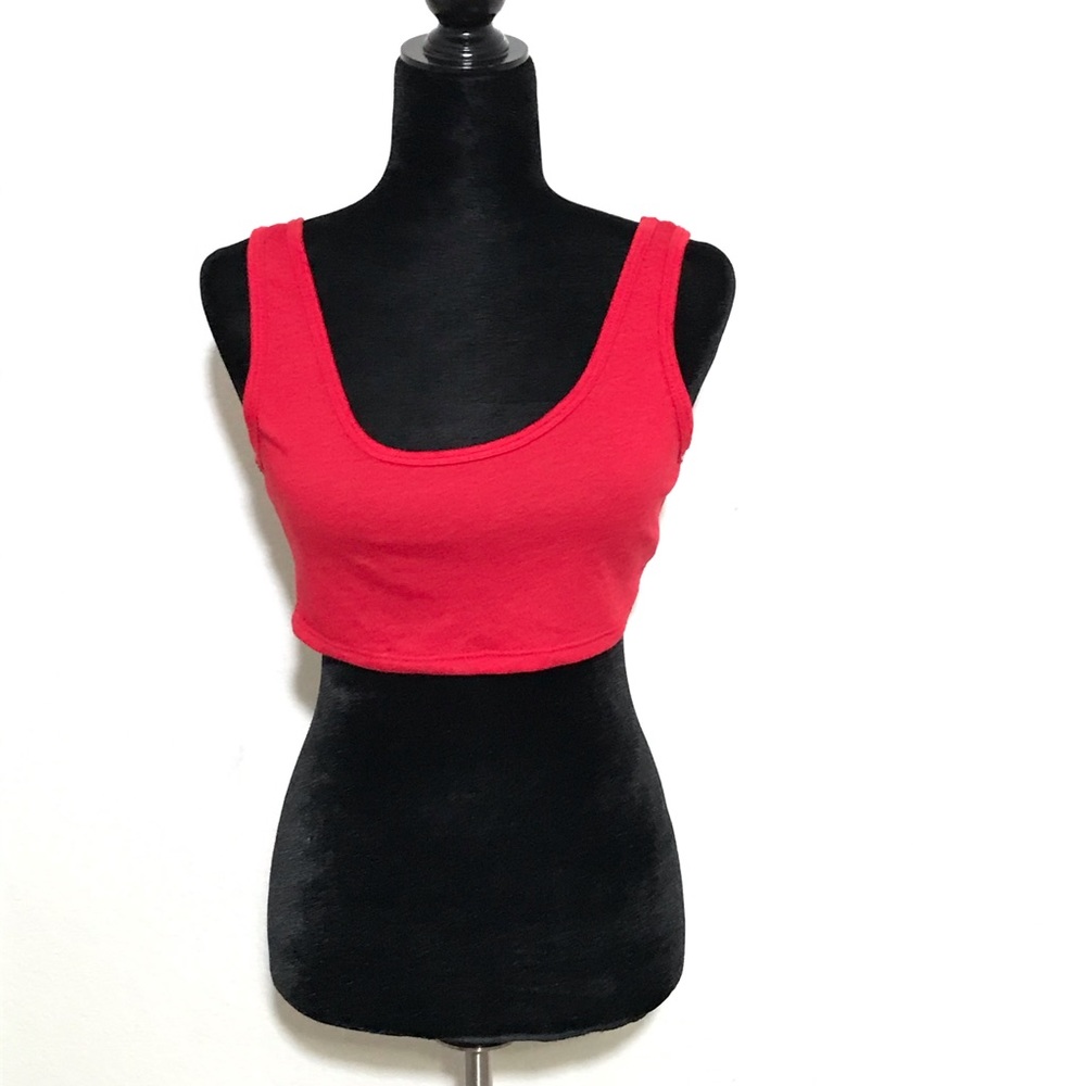Crop top 🌺 4 items for  $15 🌺